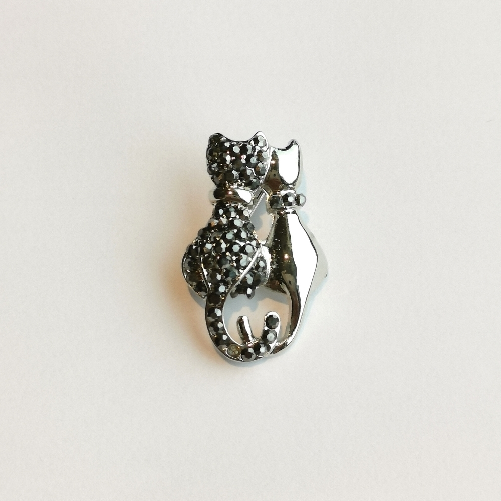 New, silver crystal two cats brooch pin